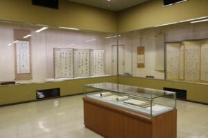 燕市分水良寛史料館で開かれている春の特別展「良寛墨宝展」