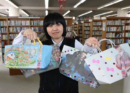 燕市立吉田図書館の「新聞紙でエコバッグ作り」で作るエコバッグ