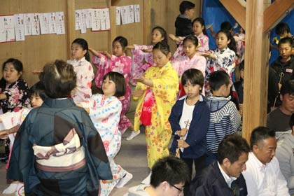 いろとりどりの着物を着たお玉さん