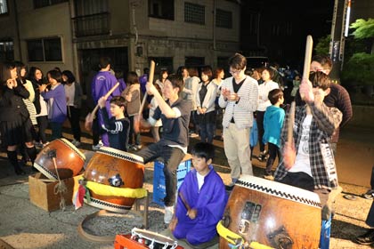 横町万灯組の練習
