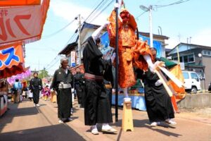 夏祭りかと思うようなことしいちばんの暑さのなかで三条祭りの大名行列