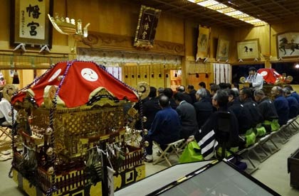 拝殿で行われた神事
