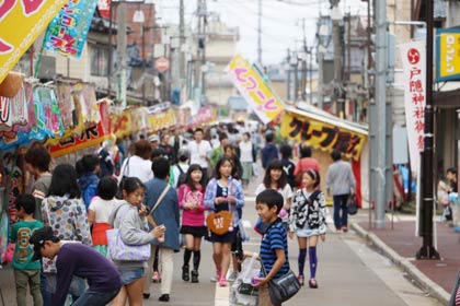 137の露店が並んだ大通り