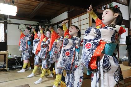  木場小路万灯組の門付け