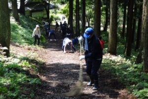 20日から「越後三条・高城ヒメサユリ祭り」を前に行われた安全祈願祭と登山道の整備
