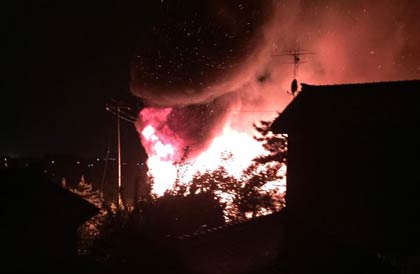 18日夜、三条市井栗1地内での火災