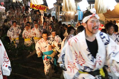 横町万灯組の舞い込み