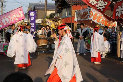稚児による舞