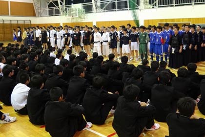  新潟県央工高が野球部の北信越大会出場壮行式と、新潟県高校総体に出場する13の運動部の壮行式