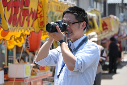 天満宮大祭の露店を取材する