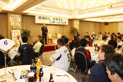 約120人が来場して熱気にあふれる