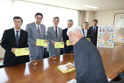 第8回三条野球まつりプロ野球ファーム交流試合、阪神対日本ハムの「子ども夢チケット」を三条市に寄付