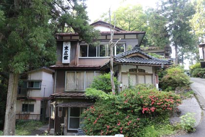 旧湯田上温泉街に残る旧末廣館