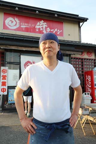  日菜さんの父は「侍ラーメン」の大将、山崎剛さん