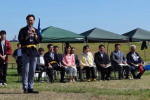 県指定民俗無形文化財となって初めての三条凧合戦の開会式に泉田知事が出席