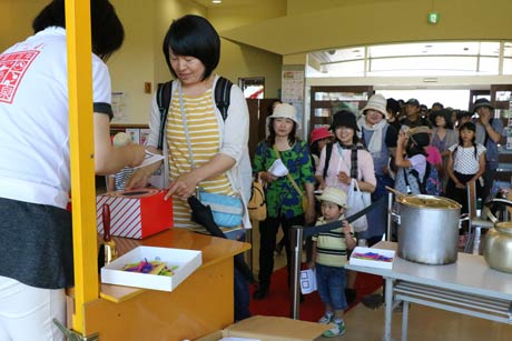 「いわむろや」にゴールしたら豪華景品が当たるガラポン抽選