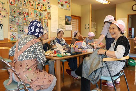 お披露目会のあとはみんなで布おもちゃを製作