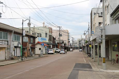 「つばめるしぇ」会場の吉田旭町一丁目から吉田上町地内の通り