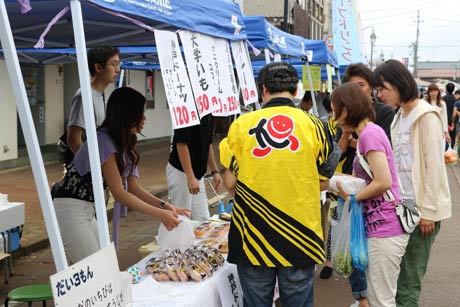  商店街による「はんじょういち」の出店