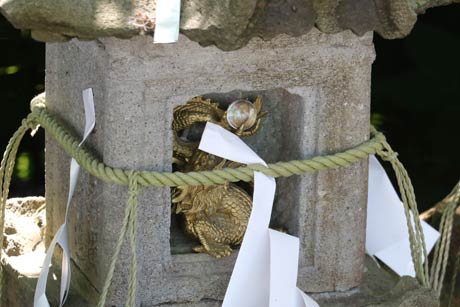 池に銅の龍神像を納めて龍神池と命名した