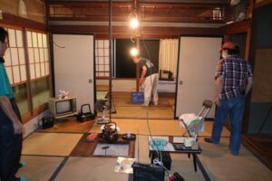 旧湯田上温泉街が舞台の「湯のまち巡り」は4、5日がメーン展示で25会場すべてを公開、音楽ライブや茶会、足湯のイベントも