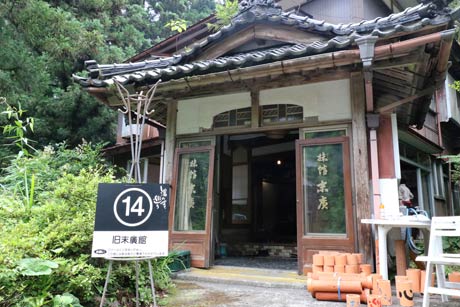  田上町コミュニティセンターの七夕アート作り