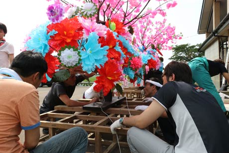 吉野屋花燈籠講が花燈籠を製作