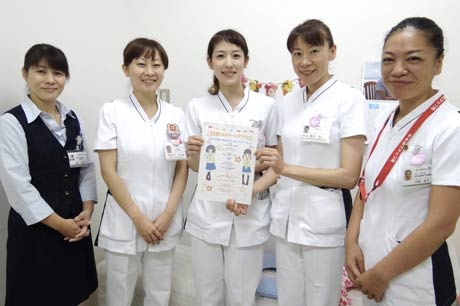 済生会三条病院女子高校生を対象とした健康教室特別企画「人生を変える★ガールズアクション」で講師を務める助産師ら