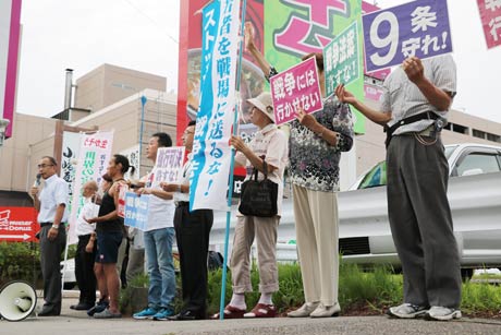  17日行われた安全保障関連法案反対を訴えるリレートーク