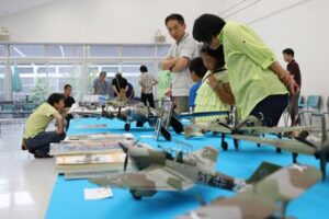 19日まで新潟エアクラフトモデラーズ展示会、県外の愛好家も含め200を超す航空機模型を展示
