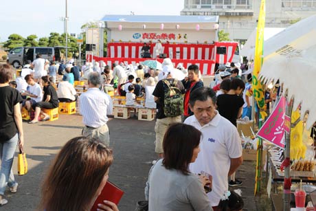 19日に燕市粟生津地区で開かれた「粟生津まつり」