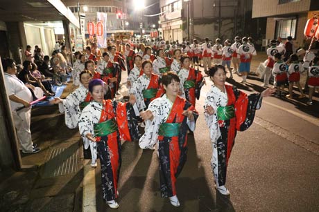 第58回吉田まつりの吉田民謡流し