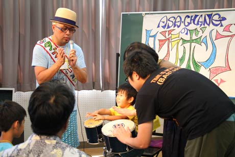 ソレイユ三条で開かれたASA-CHANGのタブラボンゴ体験会