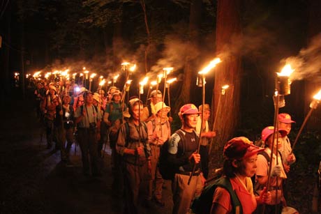 弥彦山を下る弥彦山松明