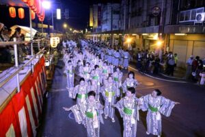 第11回三条夏まつり初日の凧と凧ばやし踊りパレード、市民民謡踊り流しに23,000人の人出