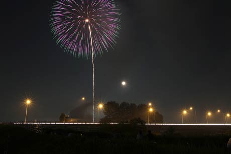  三条大橋と花火