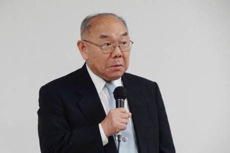  委員長の県福祉保健部参与で魚沼基幹病院理事長の荒川正昭新潟大学名誉教授