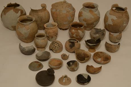 田上町行屋崎遺跡の出土品