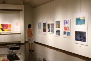 弥彦村出身の鈴木力さんが弥彦の丘美術館で個展「版画の世界展」
