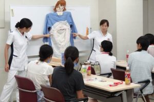 済生会三条病院で開かれた女子中・高校生が対象の健康教室「人生を変える★ガールズアクション」