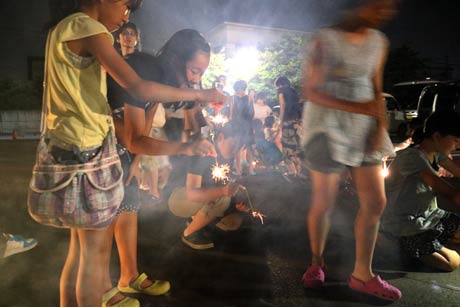 三条東公民館で「サマーナイト☆フェスタ」の花火