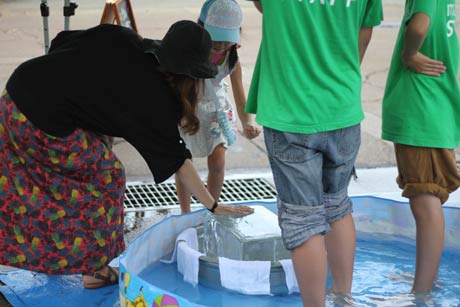 夏の三条マルシェで恒例の氷柱