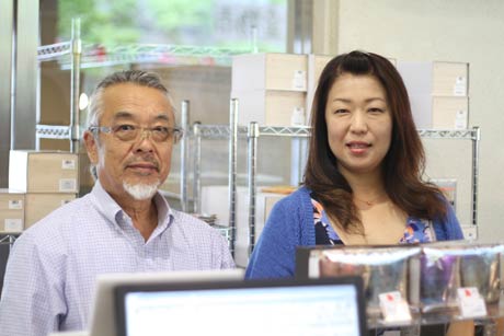 ホリノの出店、左が堀江社長