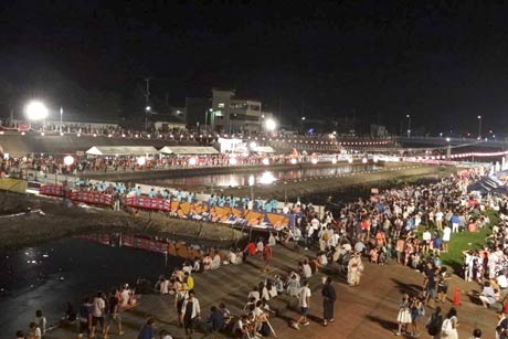 越後加茂川夏祭りの大盆踊り大会