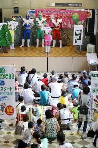 じばさんお盆フェアに登場した方言戦隊メテオレンジャー