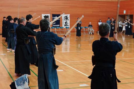 三条高校剣道部OB会が交流稽古会と交流試合
