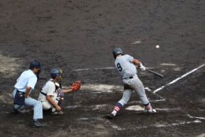 三条パール金属スタジアムで六大学野球の慶応大と明治大をメーンに第1回大学野球サマーリーグ