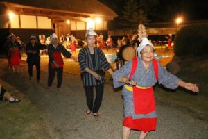 西蒲区打越の大庄屋「澤将監の館」で旧打越村から伝わる鈴おどりで盆踊り