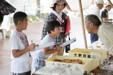 定期市の情報紙の取材を体験