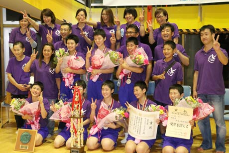 家族と記念写真を撮る選手たち